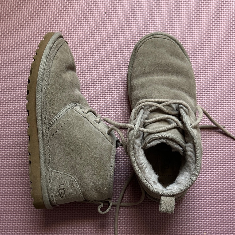 Ugg Neumel - image 1